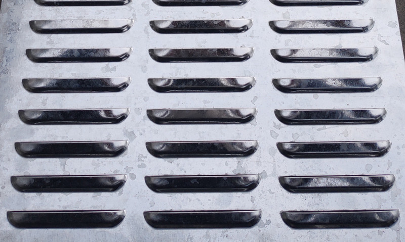 百葉孔鐵板沖孔網(wǎng)產(chǎn)品展示